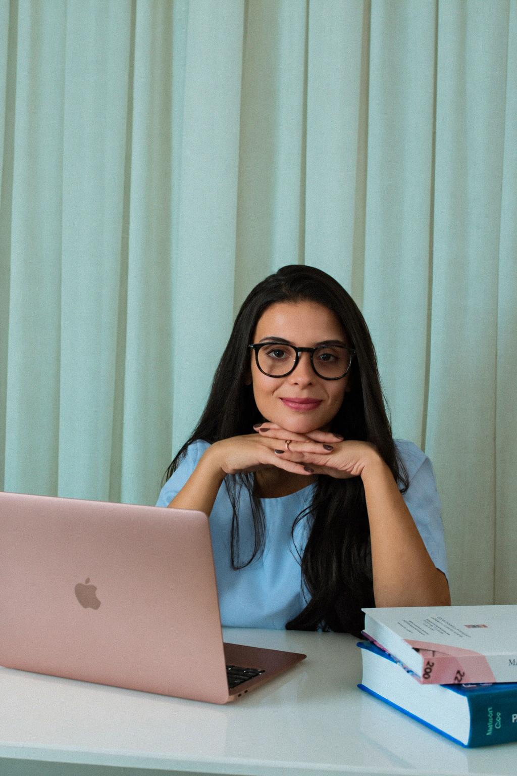 Fernanda Linhares, nutricionista, em seu espaço de trabalho